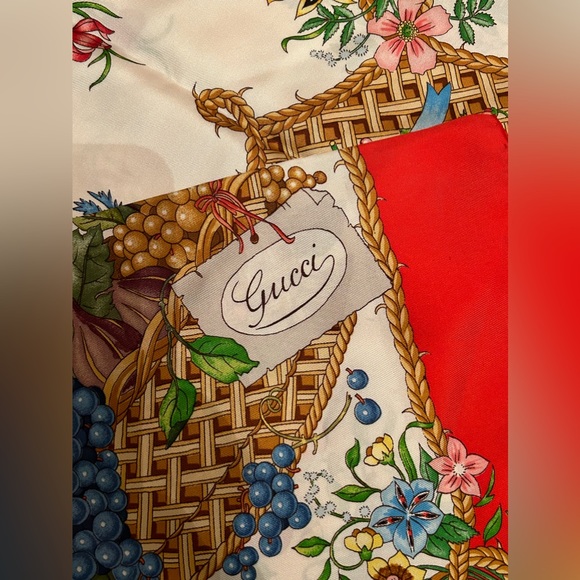VINTAGE GUCCI 1970s Silk Scarf /Vittorio Accornero Floral Butterfly Fruit Print - Picture 9 of 12